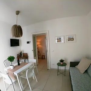 https://casa-ubaruni-centro-storico-acireale.sicilyhotelsitaly.net